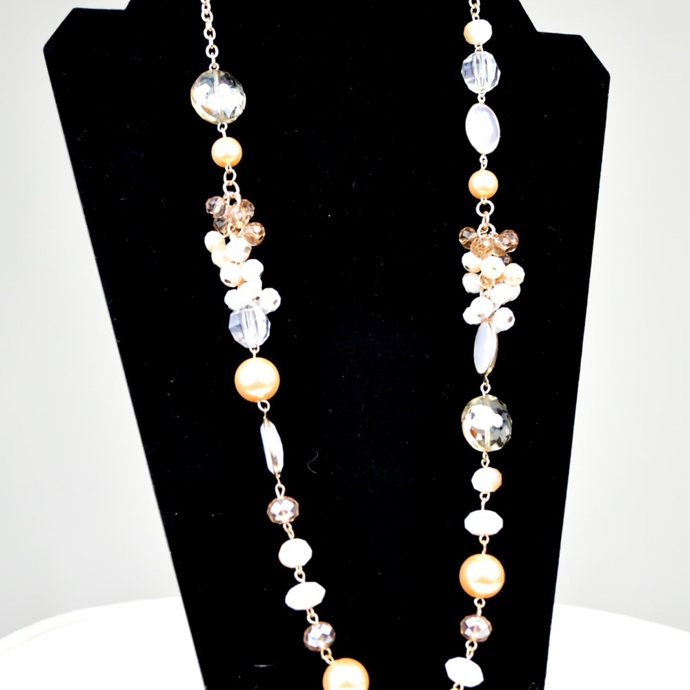 Elegant Pearl and Crystal Necklace
